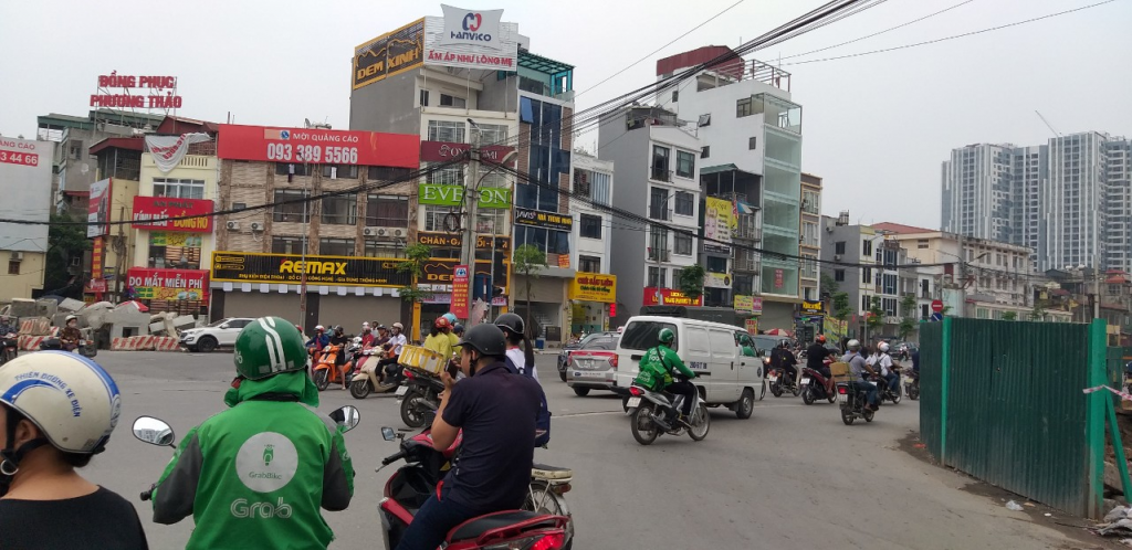 Minh Khai là khu vực có dân cư khá đông đúc