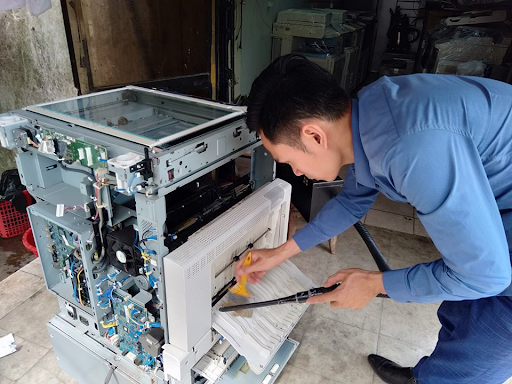 Nhân viên sửa máy photocopy tại Hai Bà Trưng của Dương Tiến Phát có tay nghề cao 