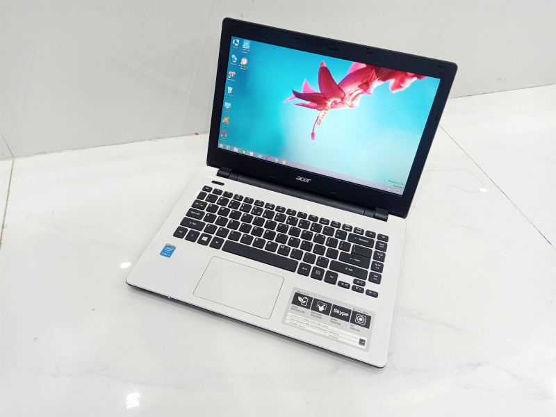 Laptop Acer Aspire E5-471